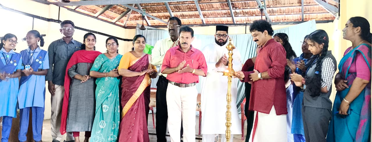 ലോഹ്യ മെമ്മോറിയൽ  ഹൈസ്കൂളിൽ കവിയരങ്ങ് സംഘടിപ്പിച്ചു